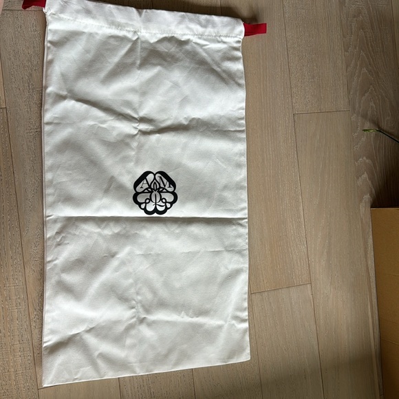 Large McQueen dust bag - Picture 3 of 3